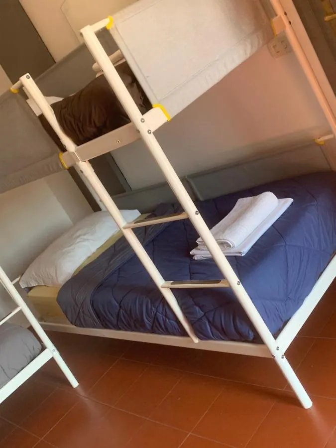 Short Stop Room فلورنس بيت شباب